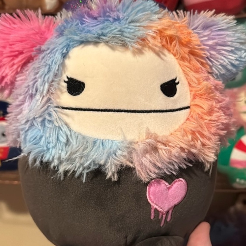 Frumpy the grumpyy evil Valentine’s Day Bigfoot squishmallow NWT